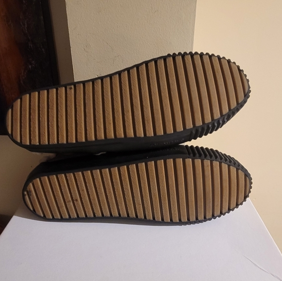 Balenciaga Shearling High Top Sneakers - Picture 6 of 6